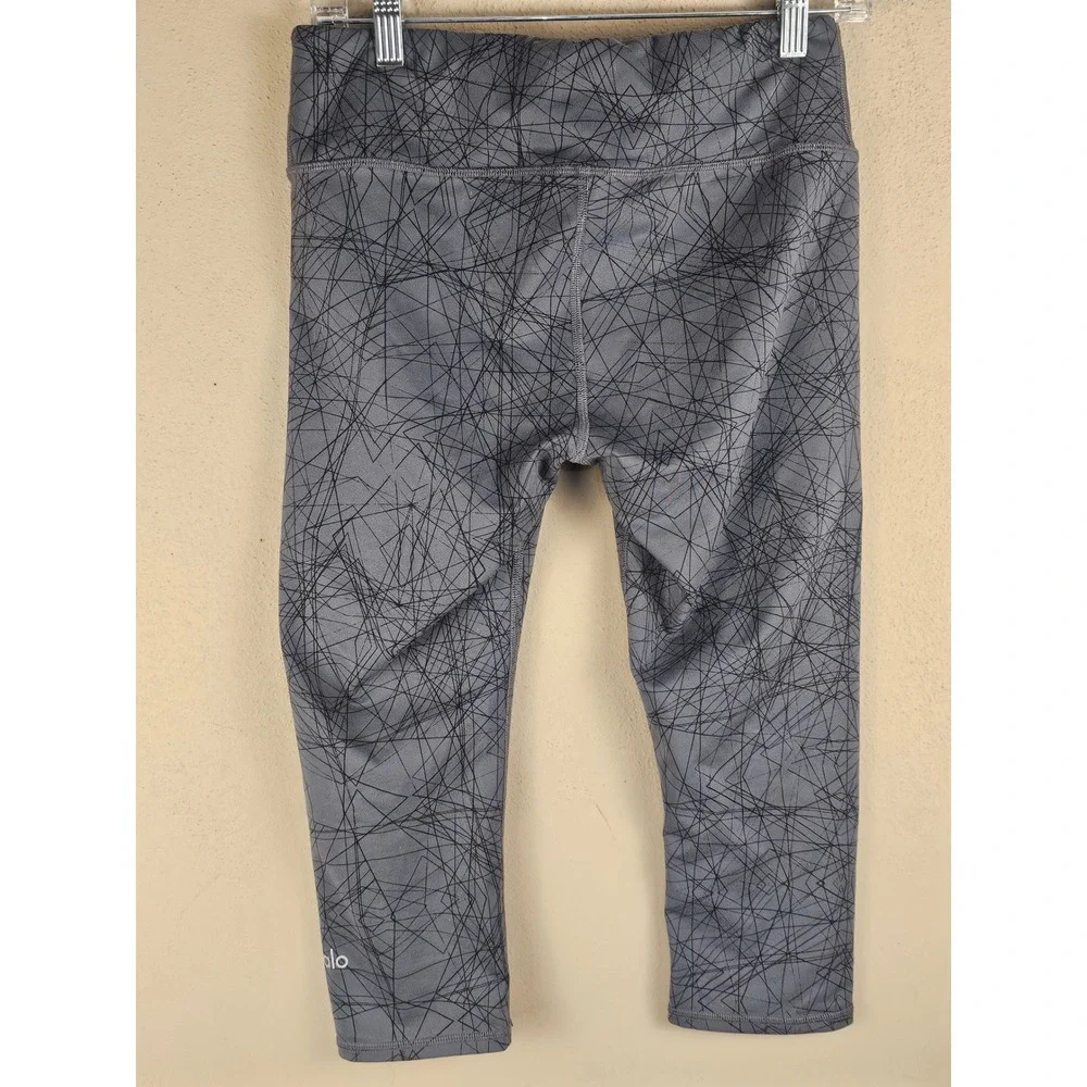 Alo Yoga Womens Gray Black Geometric Print Capri Leggings Medium